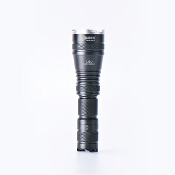 Linterna LED de autodefensa con zoom L60 - 1200 lúmenes